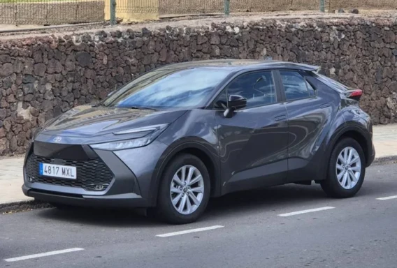Toyota C-HR Hybrid (Automaat, 1.8 L, 5 istekohta)